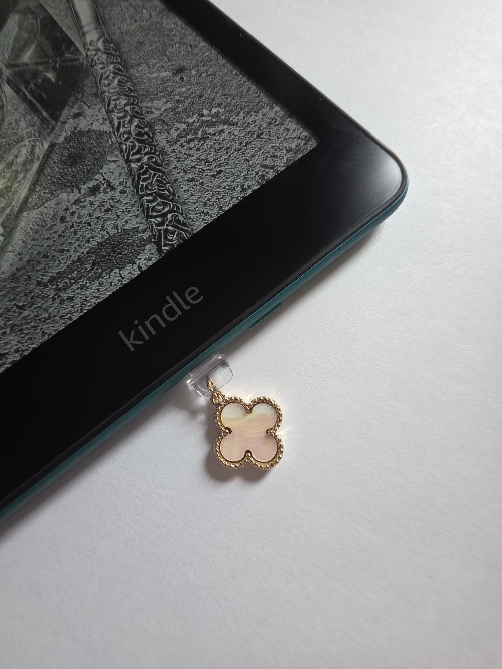 White Pearl Dust Plug Charm For Kindle